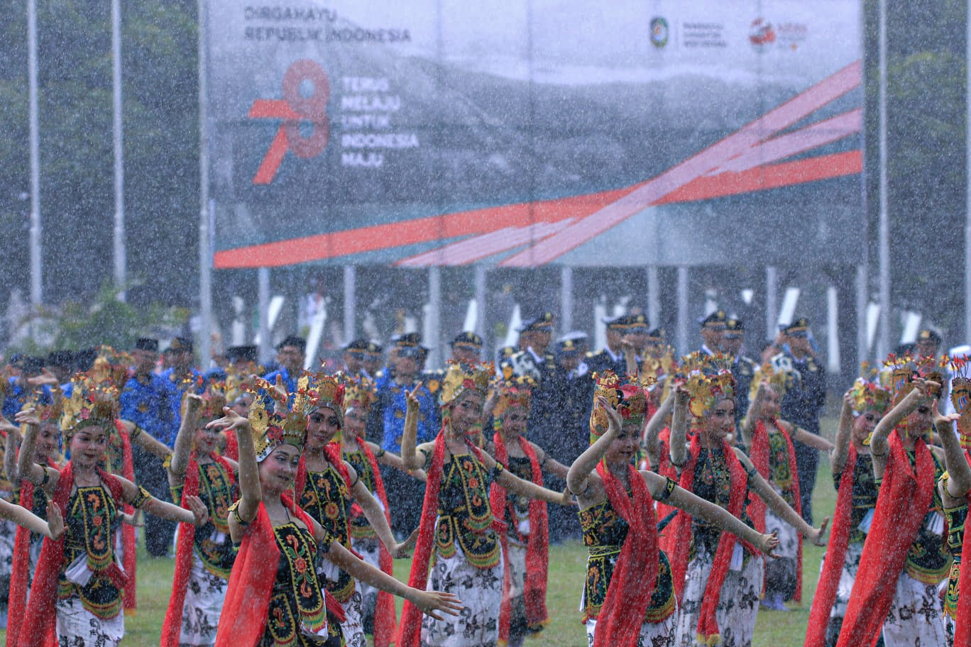 tari gandrung kolosal