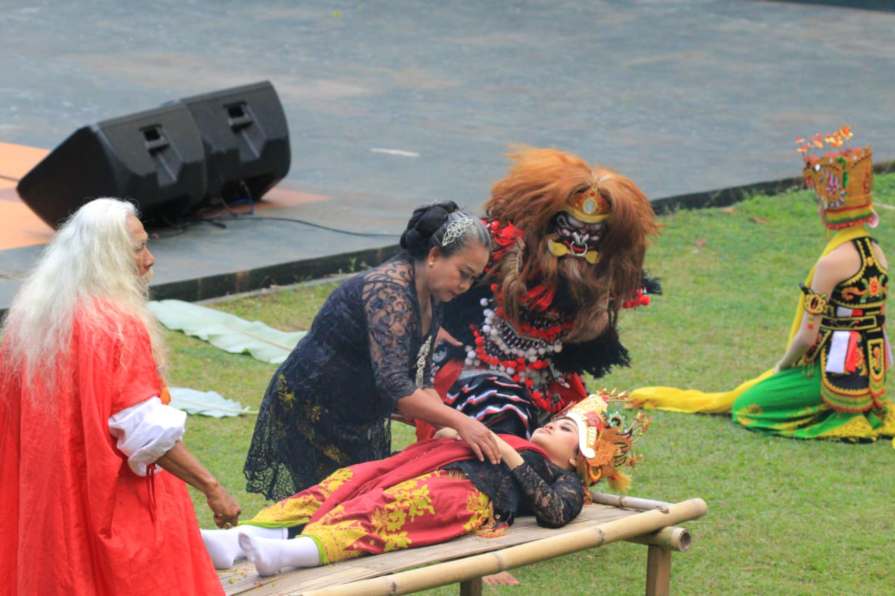 pertunjukan meras gandrung