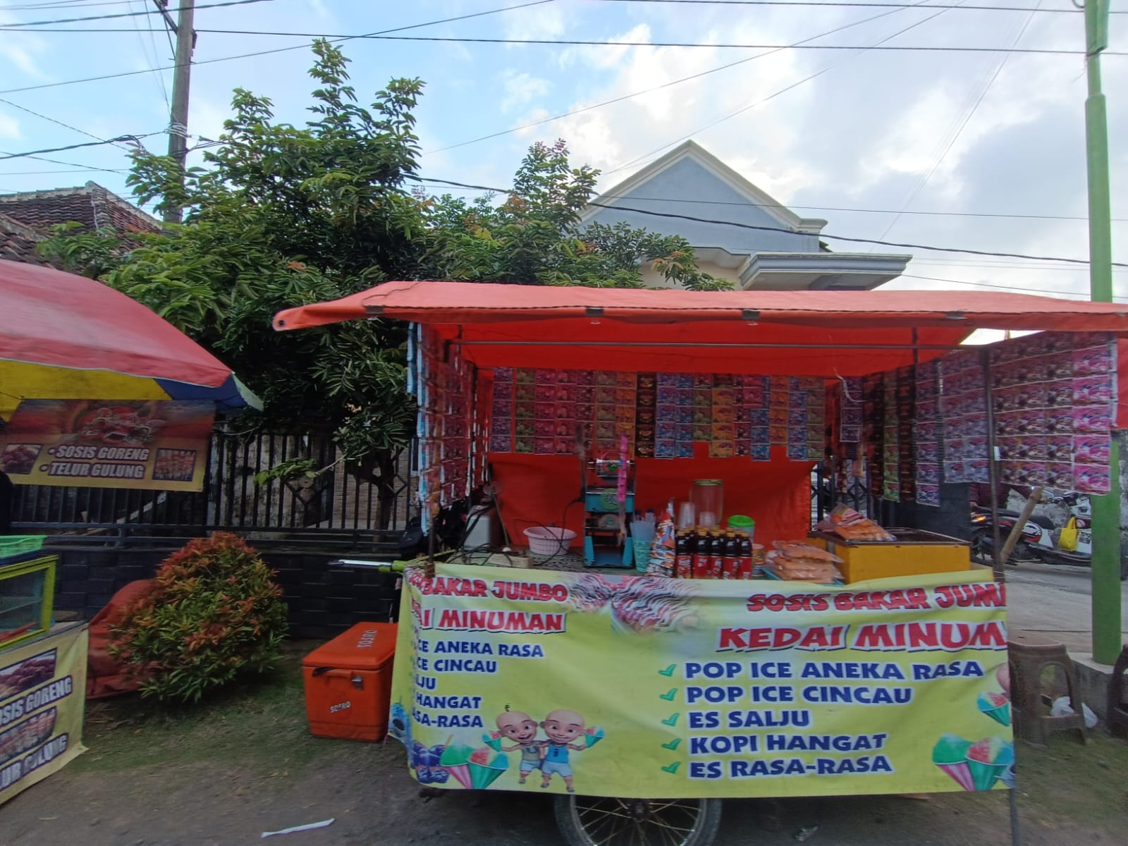 pedagang kaki lima di acara Gintangan Bamboo Festival 2023