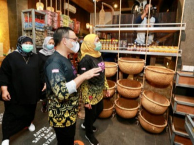 Ke Banyuwangi, Gubernur Khofifah Semangati Pelaku UMKM