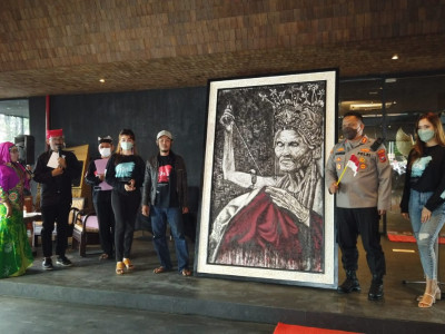 Lelang 40 Karya Lukisan Ikonik Banyuwangi Tandai Penutupan Pameran Artos Kembang Langit