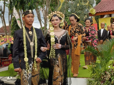 Meriah! Penonton Antusias Padati Festival Pengantin Nusantara