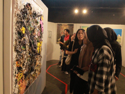 Bukan Main! Pameran Seni dan Sastra Bertajuk Meja Perjamuan Dipadati Pengunjung