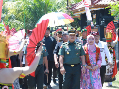 Kunjungi Kampung Pancasila, KSAD Disambut Kebudayaan Masyarakat Banyuwangi