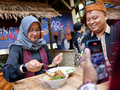Wah... Ada Ayam Pedas Legendaris di Banyuwangi Art Week 2023. Yuk Cobain!