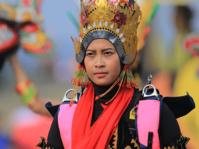 Pertama ke Banyuwangi, Peterjun Payung Wanita ini Langsung Jatuh Cinta Seni Gandrung