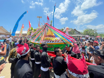 Petik Laut Pantai Pancer Berlangsung Meriah, Masyarakat Sangat Antusias