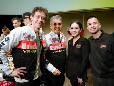 Keren, Motif Batik Banyuwangi Tampil di Jaket Valentino Rossi!