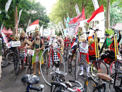 Ribuan Penggemar Sepeda Tua Kumpul di Festival Onthel Nusantara Banyuwangi