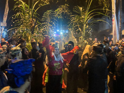 Sempat Diguyur Hujan, Tak Hentikan Ritual Seblang Bakungan 2024