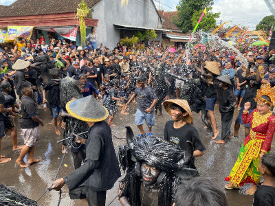 Ungkap Rasa Syukur, Masyarakat Alasmalang Banyuwangi Gelar Kebo-Keboan