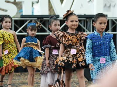 Kemeriahan Epic Forest Fashion Show di Banyuwangi Batik Festival 2024