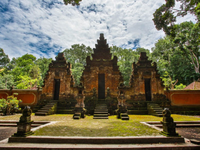 Dikelola Kemenhut, Bagi Umat Hindu yang Beribadah di Pura Luhur Giri Salaka TN. Alas Purwo Sekarang Kenakan Tarif Nol Rupiah!