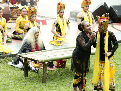 Akhir Tahun 2024, Wisatawan Terpukau Sendratari Meras Gandrung Terakota Banyuwangi