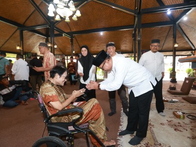 Pelaku Seni, Wisata dan Budayawan di Banyuwangi Menerima Tali Asih