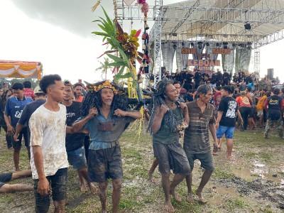 Tradisi Keboan Aliyan Warnai Bulan Suro di Banyuwangi, Warga Antusias Meski Diguyur Hujan