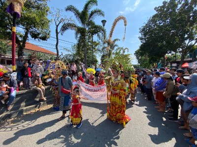 Tampil di Festival Semarak Jembrana, Kontingen Banyuwangi Curi Perhatian Pulau Dewata