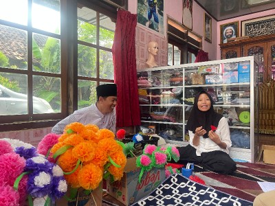 Berkah Tradisi Endhog-endhogan, Perajin Kembang Endhog di Banyuwangi Raup Omzet Puluhan Juta Rupiah