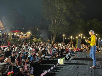 Lautan Manusia di Kaki Ijen, Senja di AWT Banyuwangi Pecah Bareng Musisi Legendaris Catur Arum