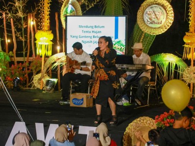 Gema Nostalgia Maestro Sumiati Memukau Pengunjung Senja di Agrowisata Tamansuruh