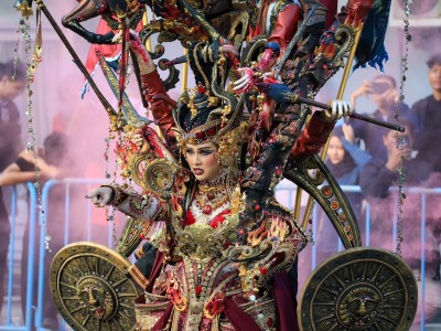 Hidupkan Sejarah Perang Bayu, Ratusan Busana Megah Pukau Juri Banyuwangi Ethno Carnival 2026