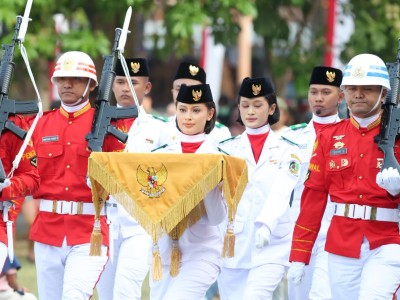 Sosok Alicia Ouborg, Model Muda Banyuwangi yang Sukses Bawa Baki Penurunan Bendera HUT ke-81 RI