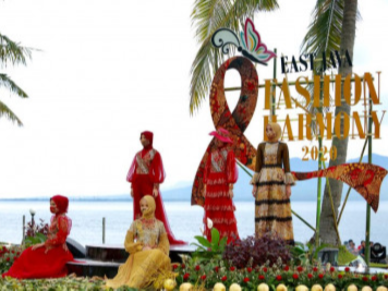East Java Fashion Harmony, Menikmati Batik Berlatarkan Selat Bali