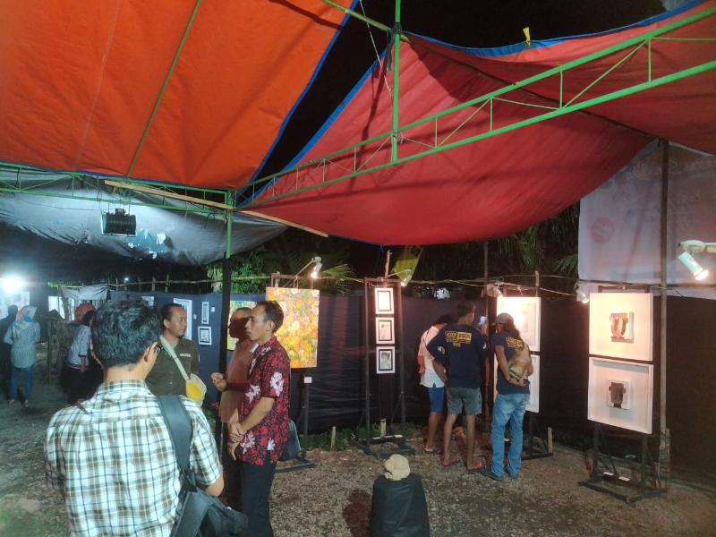 Keren! Kandang Kambing di Grajagan Disulap Menjadi Lokasi Pameran Karya Lukis