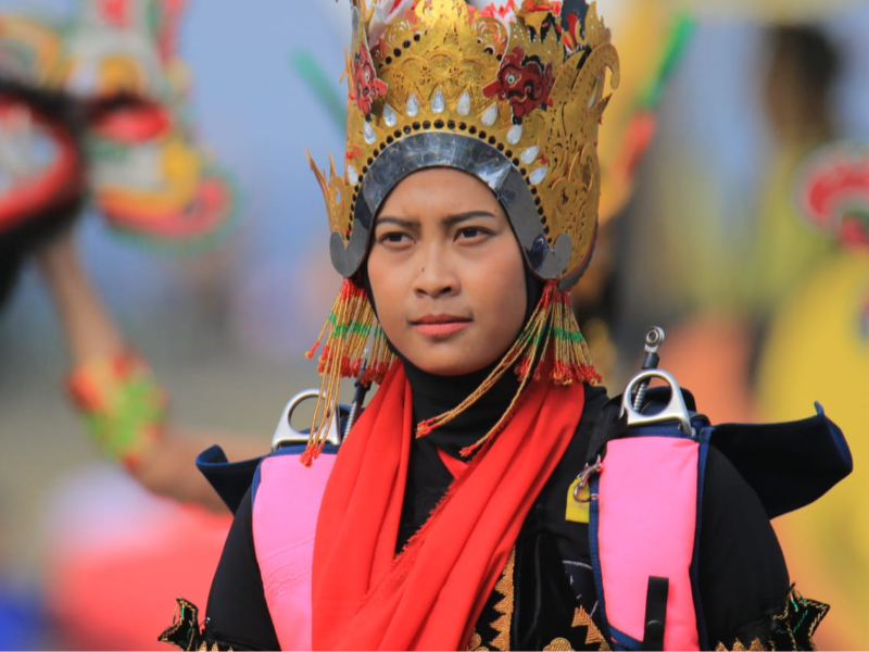 Pertama ke Banyuwangi, Peterjun Payung Wanita ini Langsung Jatuh Cinta Seni Gandrung