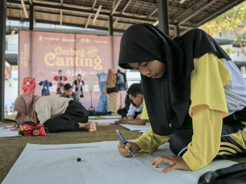 Menuju Banyuwangi Batik Festival, Puluhan Peserta Ikuti Grebeg Canting