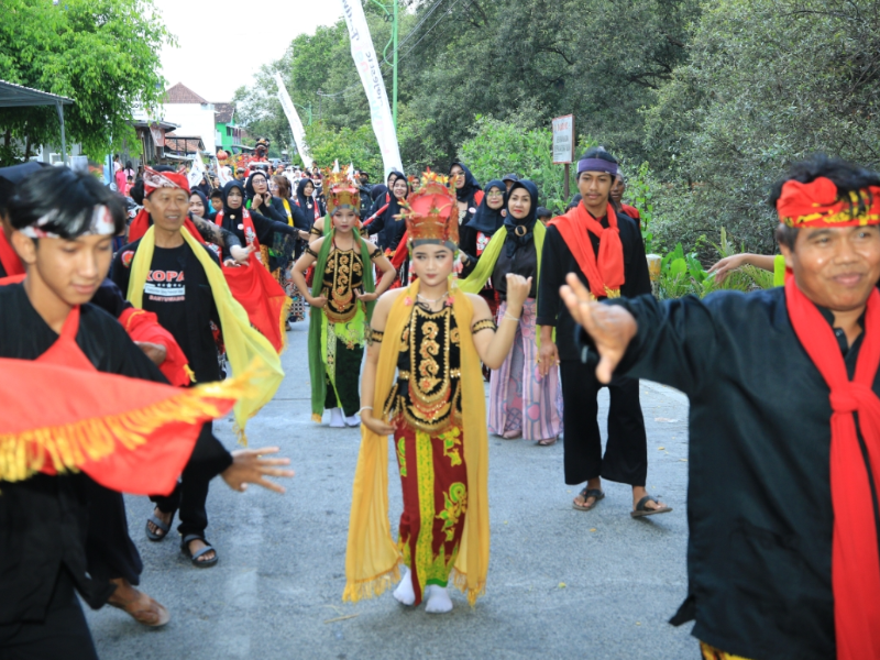 Kirab Adat Budaya Nusantara Tampilkan Keberagaman Suku di Banyuwangi