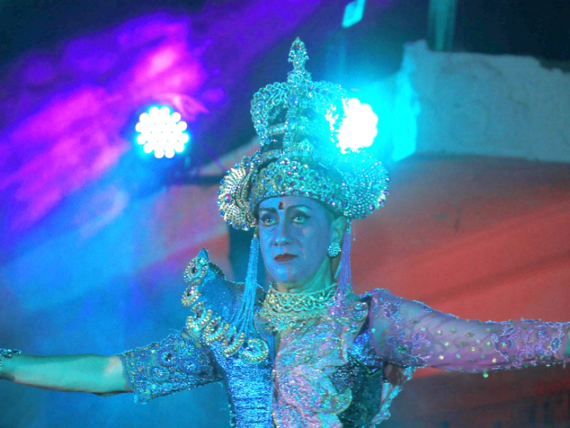 Magisnya Penampilan Didik Nini Thowok di Malam Puncak Selametan Bumi 