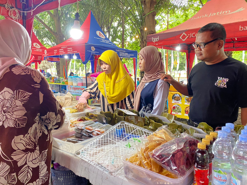 Ramai! Pasar Ramadhan di Banyuwangi ini Dipadati Pengunjung