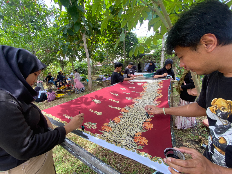 Edukasi Batik Semarakkan Kembang Bakung Festival, Generasi Muda Antusias Belajar Batik