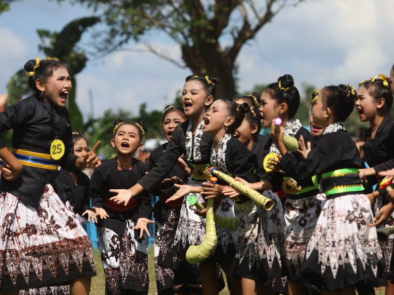 Kurangi Gadget, Banyuwangi Ajak Anak Bermain Permainan Tradisional