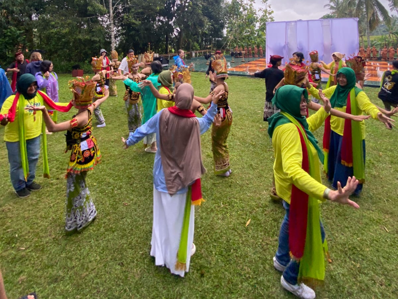Sendratari Meras Gandrung Pekan Ini Pukau Penonton Luar Daerah