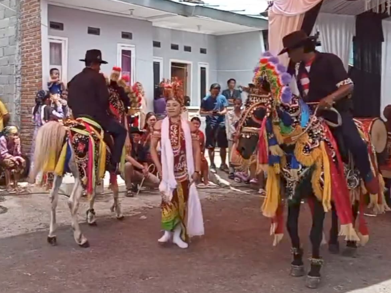 Jarang Terlihat, Kesenian Jaran Paju Gandrung Kembali Tampil di Boyolangu Banyuwangi