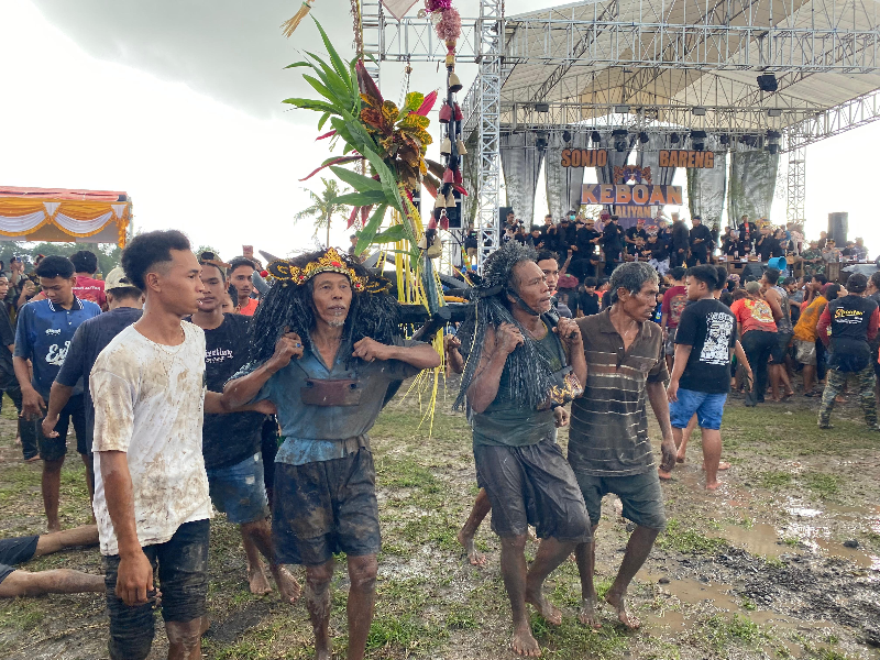 Tradisi Keboan Aliyan Warnai Bulan Suro di Banyuwangi, Warga Antusias Meski Diguyur Hujan