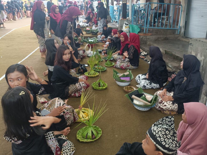 Ribuan Warga Desa Glagah Banyuwangi Menggelar Ritual Adat Gelar Songo