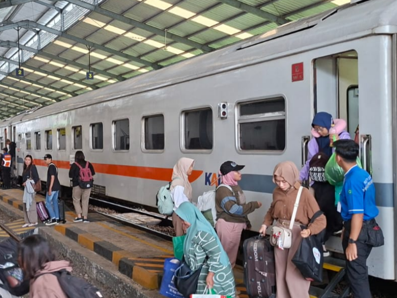 Bundling Tiket, Penumpang Kereta Api ke Banyuwangi Mengalami Lonjakan
