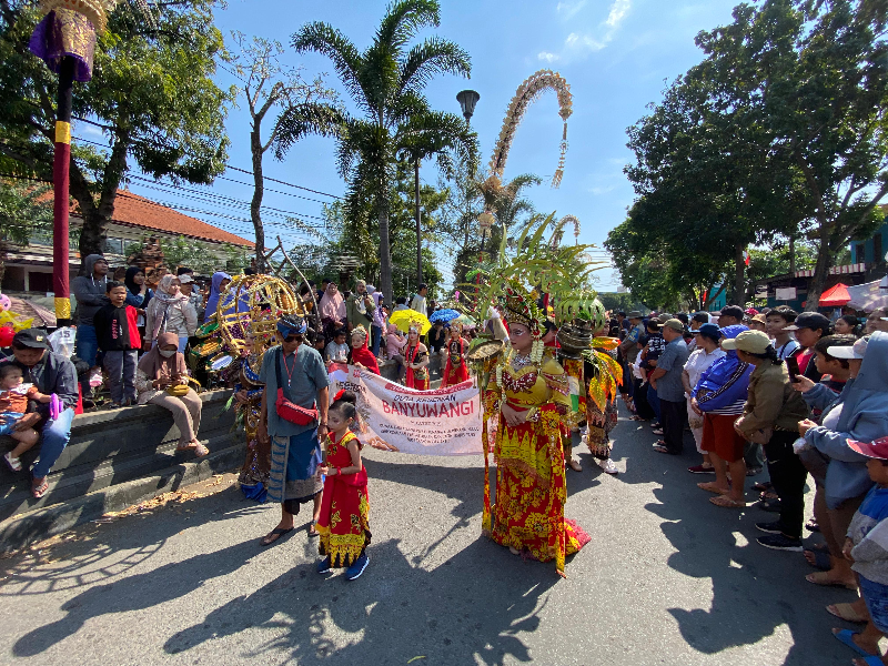 Tampil di Festival Semarak Jembrana, Kontingen Banyuwangi Curi Perhatian Pulau Dewata