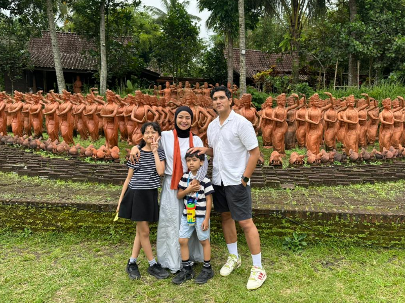 Usai Getarkan Panggung Harjaba, Band Kotak Terpukau Magisnya Taman Gandrung Terakota