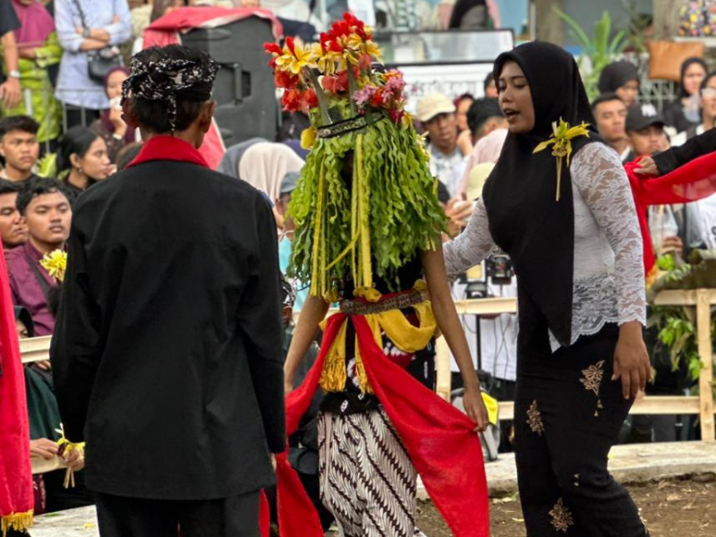 Magis! Saat Raga Sayu Apriliani Dikuasai Leluhur dalam Ritus Seblang Olehsari Banyuwangi