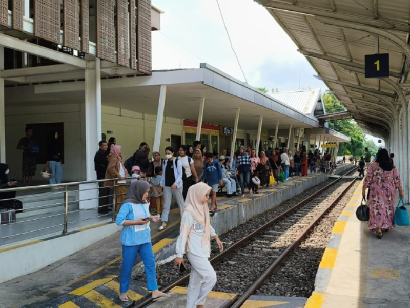 Libur Panjang, 47 Ribu Lebih Wisatawan 'Serbu' Banyuwangi Naik Kereta!