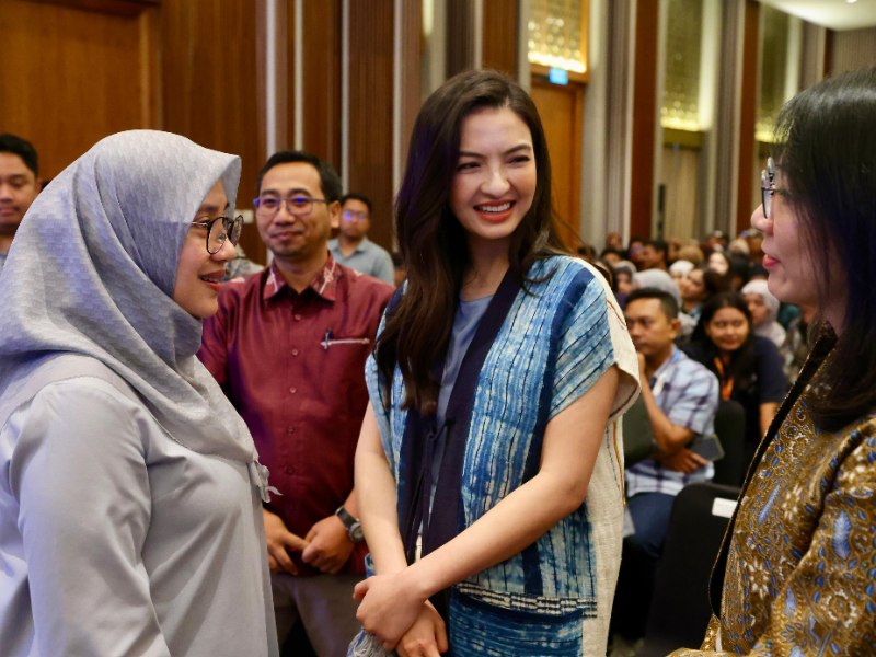 Terpesona dengan Keelokan Alamnya, Raline Shah Ajak Keluarga Jelajahi Banyuwangi