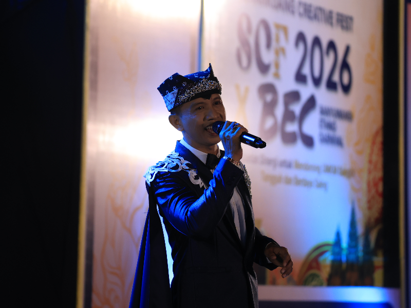 Pieter Yulivianou, Pemilik Suara Emas di Balik Kemegahan Banyuwangi Ethno Carnival 