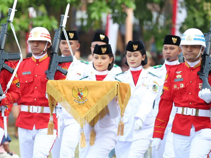 Sosok Alicia Ouborg, Model Muda Banyuwangi yang Sukses Bawa Baki Penurunan Bendera HUT ke-81 RI