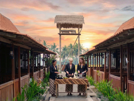 wisatawan disuguhkan kuliner lokal