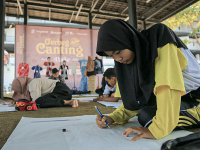 Menuju Banyuwangi Batik Festival, Puluhan Peserta Ikuti Grebeg Canting