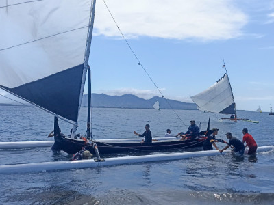 Bukan Main! Puluhan Nelayan Banyuwangi Adu Kebolehan di Lomba Balap Perahu Layar
